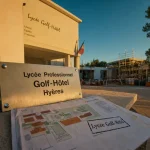 Entrée du lycée golf hotel à Hyères, chantier et campus